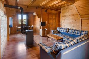 Posedenie v ubytovaní Zeus-Village οικισμός φινλανδικών chalet με πισίνες & γυμναστήριο