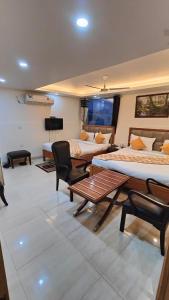 Μια τηλεόραση ή/και κέντρο ψυχαγωγίας στο Airport hotel ROYAL RESIDENCY