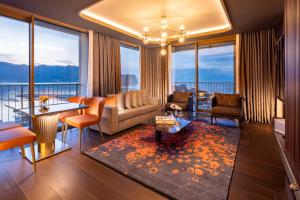 Posezení v ubytování Merit Starlit Hotel & Residences