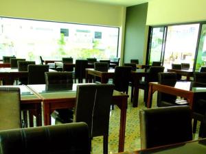 Ресторант или друго място за хранене в Chada Veranda Hotel