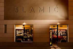 Un certificat, premiu, logo sau alt document afișat la Hotel Slamič Ljubljana