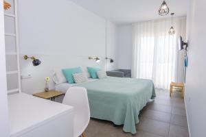 Postel nebo postele na pokoji v ubytování Hostal La Isla