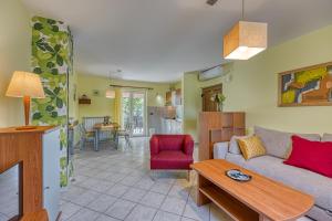 Χώρος καθιστικού στο Apartments Brioni Colors