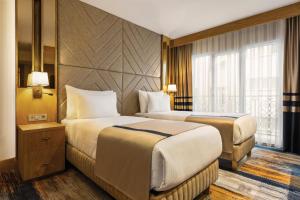 Ένα ή περισσότερα κρεβάτια σε δωμάτιο στο Days Inn by Wyndham Istanbul Bomonti +93 φωτογραφίες