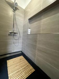 Bilik mandi di Appartement entier 3 chambres hyper centre