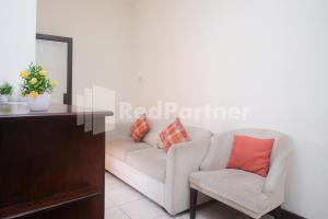Area soggiorno di Tatti Inn Syariah Seturan RedPartner