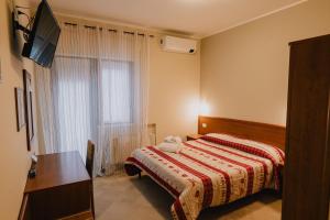 Rúm í herbergi á Hotel Nilde