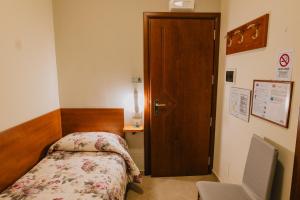 Rúm í herbergi á Hotel Nilde