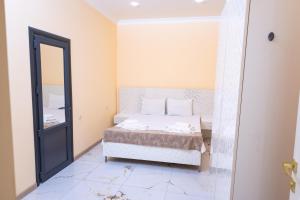 Voodi või voodid majutusasutuse Red Hotel Yerevan Center toas