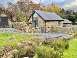 Zahrada ubytování Pass the Keys The Old Smithy Tiny home Gower