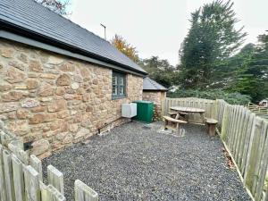 Φωτογραφία από το άλμπουμ του Pass the Keys The Old Smithy Tiny home Gower σε Reynoldston