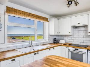 Gallery image of Pass the Keys Seaside Flat - Amazing Sea Views in South Hayling