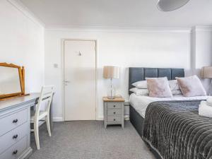 Gallery image of Pass the Keys Seaside Flat - Amazing Sea Views in South Hayling