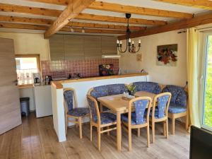 Η κουζίνα ή μικρή κουζίνα στο Ferienwohnung im Haus Waldblick