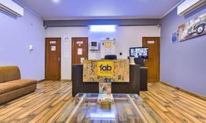 TV a/nebo společenská místnost v ubytování FabExpress Shekhawati Palace