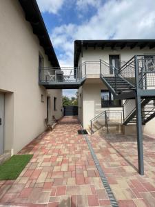 an empty courtyard of a building with stairs at Apartment 5 confort&modern in Arad