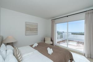 Posteľ alebo postele v izbe v ubytovaní AL-321 Penthouse 3 bedrooms Alcazaba Lagoon