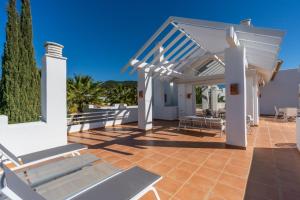 Balkón alebo terasa v ubytovaní AL-321 Penthouse 3 bedrooms Alcazaba Lagoon