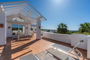 Balkón alebo terasa v ubytovaní AL-321 Penthouse 3 bedrooms Alcazaba Lagoon