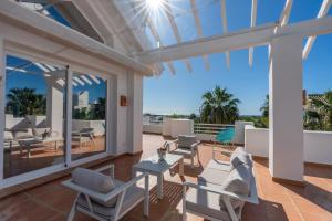 Balkón alebo terasa v ubytovaní AL-321 Penthouse 3 bedrooms Alcazaba Lagoon