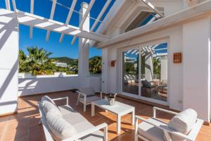 Balkón alebo terasa v ubytovaní AL-321 Penthouse 3 bedrooms Alcazaba Lagoon
