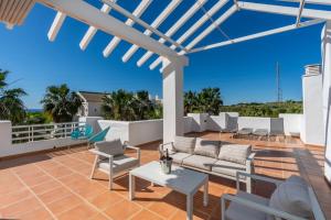 Balkón alebo terasa v ubytovaní AL-321 Penthouse 3 bedrooms Alcazaba Lagoon