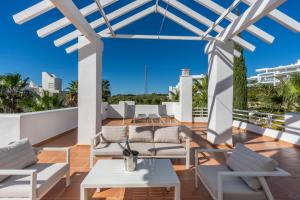 Balkón alebo terasa v ubytovaní AL-321 Penthouse 3 bedrooms Alcazaba Lagoon
