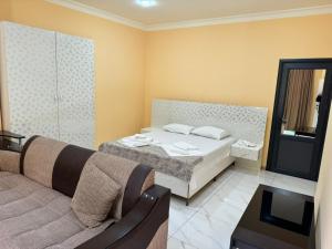 Postel nebo postele na pokoji v ubytování Red Hotel Yerevan Center