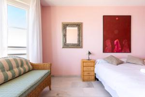 Postel nebo postele na pokoji v ubytování WintowinRentals 1ª Linea de Playa, Parking y WIFI