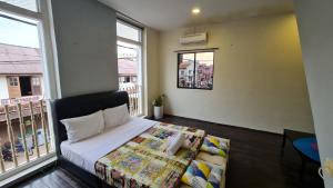 Postel nebo postele na pokoji v ubytování Jade Guesthouse Jonker Melaka