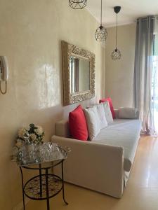 a living room with a couch and a table at Appartamento con Giardino in Seregno