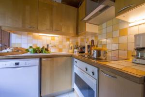 Kuchyň nebo kuchyňský kout v ubytování Chalet Beugeant - Happy Rentals