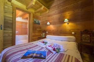 Postel nebo postele na pokoji v ubytování Chalet Beugeant - Happy Rentals