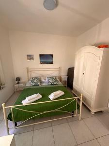 a bedroom with a bed with two towels on it at A Due Passi dal Centro in Favignana