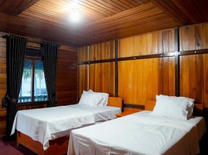 Giường trong phòng chung tại Vandive inn