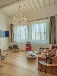 a living room with a couch and a chandelier at Florence Art Apartments in Florence