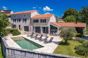 Bassein majutusasutuses Casa 42 pet friendly for 9 people in Central Istria with salt - water pool või selle lähedal +38 fotot