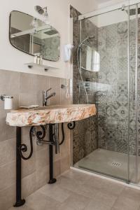 a bathroom with a sink and a shower at Tenuta Agriturismo La Borina in San Bonifacio