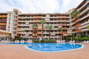Swimmingpoolen hos eller tæt på MarketHome Balcon de los Gigantes B09