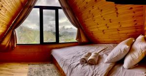 Postel nebo postele na pokoji v ubytování Cozy Home Kazbegi