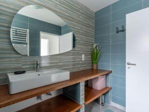 a bathroom with a sink and a mirror at Maison climatisée à Parentis-en-Born, 3 chambres, jardin, proche centre et activités, ménage inclus - FR-1-319-554 in Parentis-en-Born +22 photos