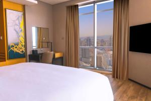 Hilton Bahrain的电视和/或娱乐中心
