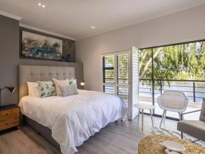 Ένα ή περισσότερα κρεβάτια σε δωμάτιο στο Luxury Lodge 5F, Pearl Valley Golf Estate +25 φωτογραφίες