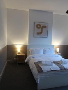 Ένα ή περισσότερα κρεβάτια σε δωμάτιο στο Modern 3 Bed House, DreamStay4U