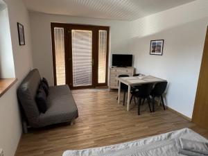 Una televisión o centro de entretenimiento en Pension Mikulov