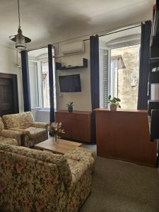 TV a/nebo společenská místnost v ubytování Castello Hostel