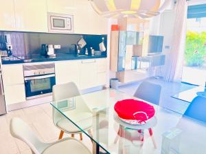 Kuchnia lub aneks kuchenny w obiekcie Villa Tindra