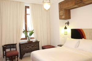 Postel nebo postele na pokoji v ubytování Riad El Morocco Hotel