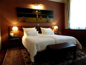 Llit o llits en una habitació de Hotel Mitra, Story Hotels