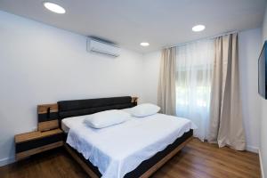 Posteľ alebo postele v izbe v ubytovaní M&M Pelivan apartments + 37 fotografií